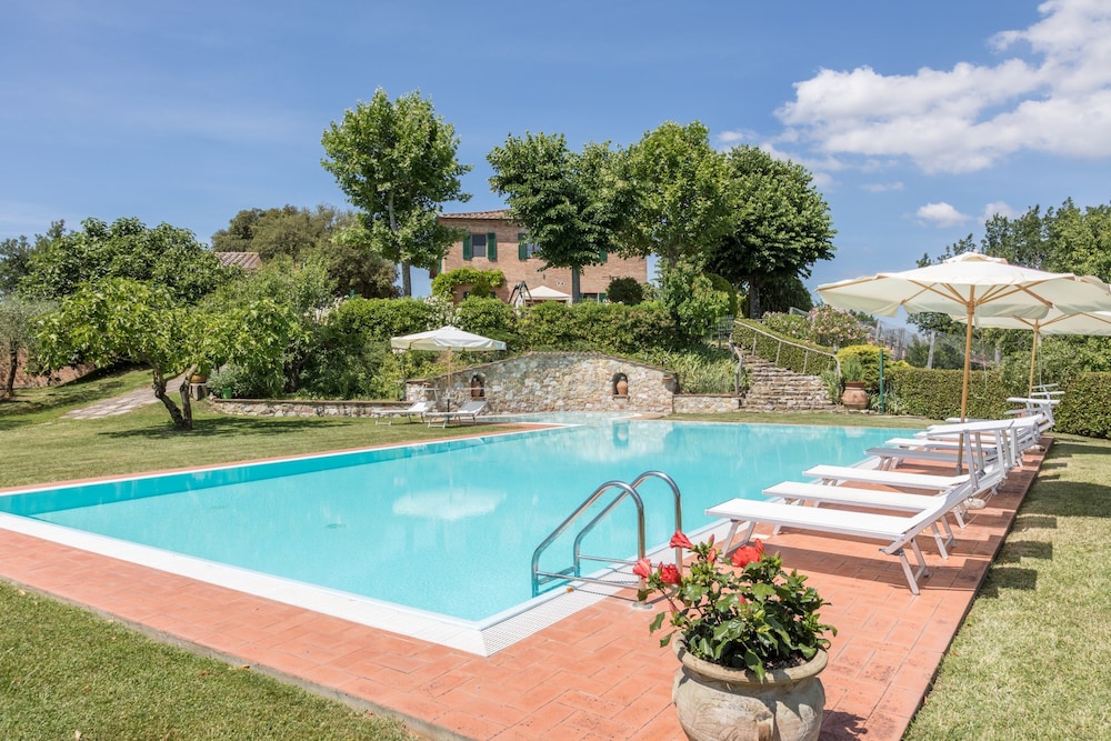 Agriturismo il Poggiarello — 4-Star Luxury Hotel in Siena, Italy