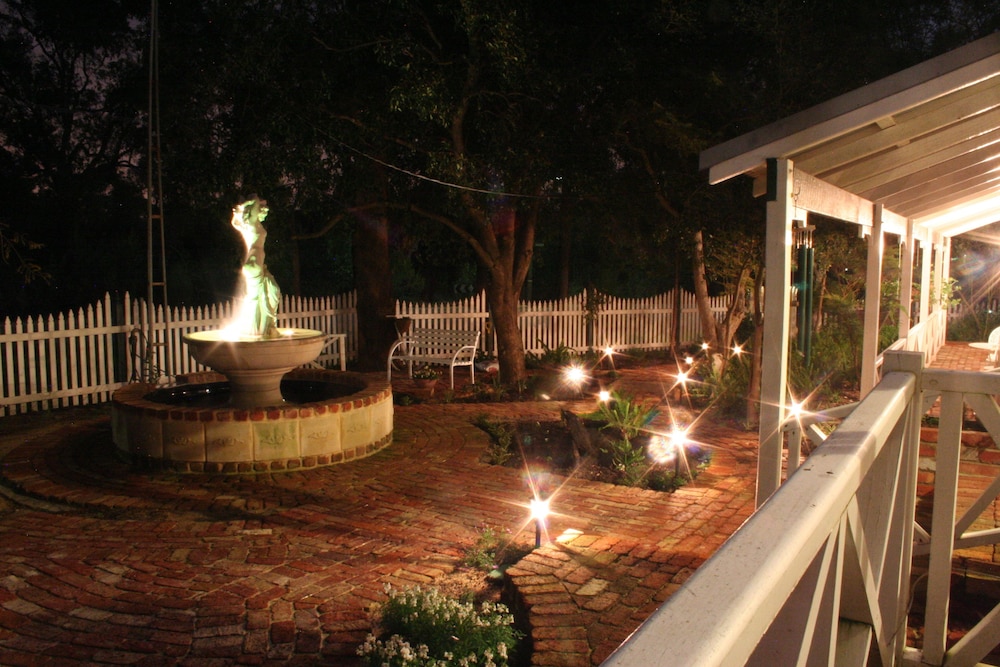 Rosebridge House Bed & Breakfast — 5-Star Luxury Hotel in Perth, Australia