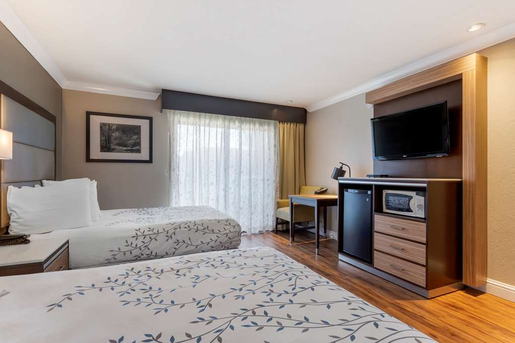 Best Western Plus Forest Park Inn - photo 32