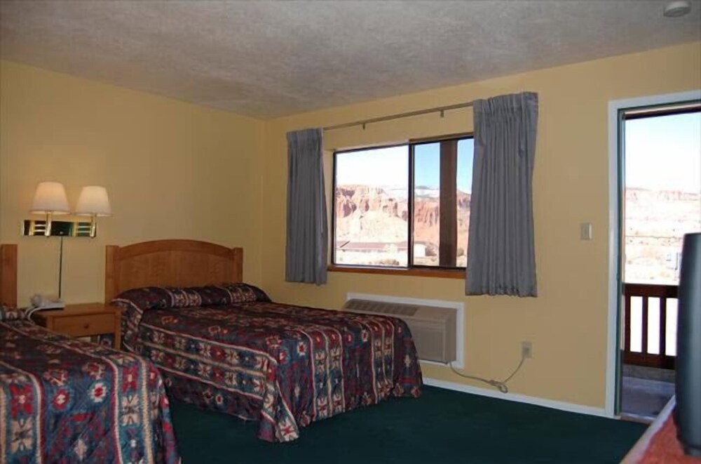 The Rim Rock Inn - photo 4