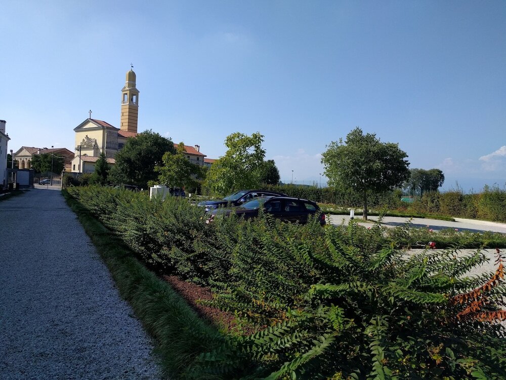 Villa Ghislanzoni — 4-Star Luxury Hotel in Vicenza, Italy