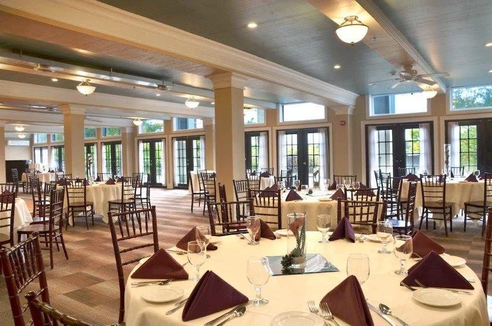 Niagara Crossing Hotel & Spa - photo 25