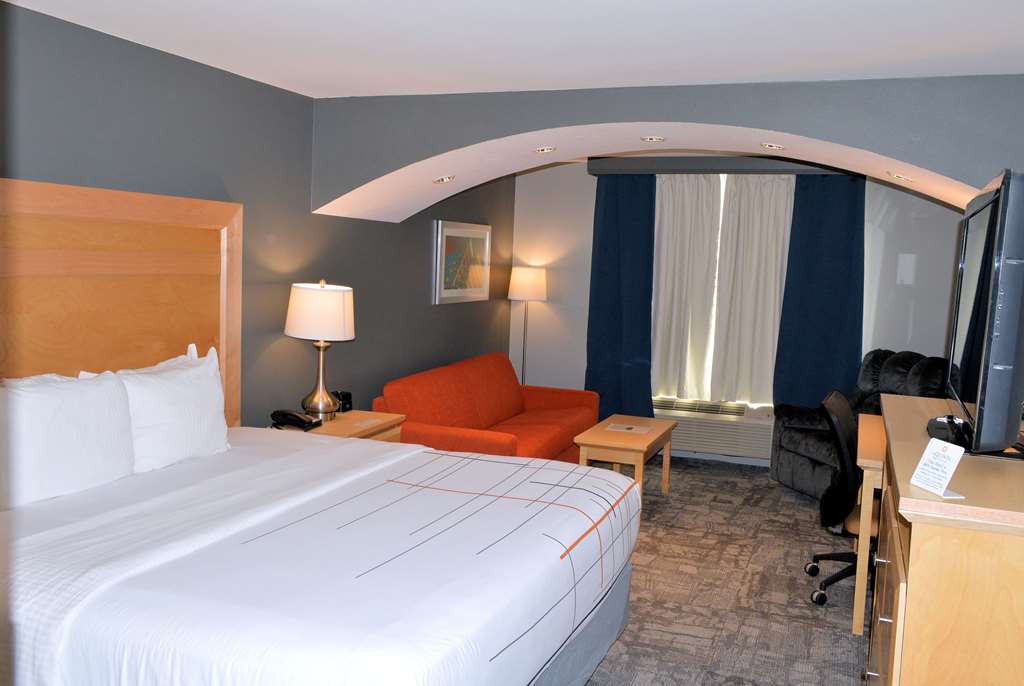 La Quinta Inn & Suites by Wyndham Rochester Mayo Clinic S - photo 27