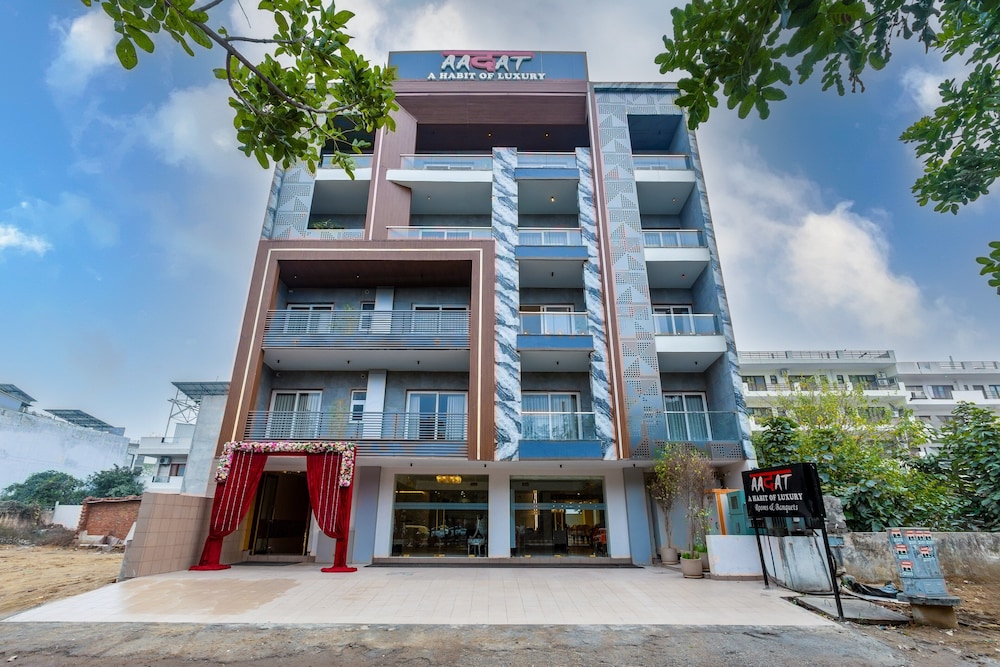 Aadat Hotel Near Artemis Hospital Gurgaon in Gurgaon, India