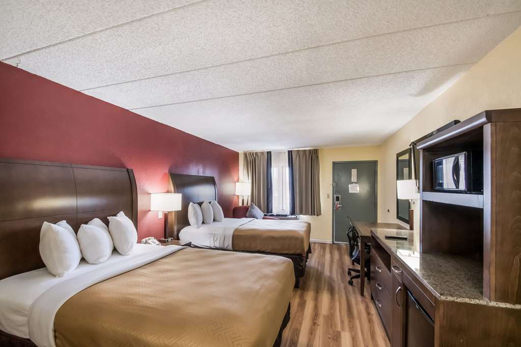 Econo Lodge Kearney Liberty - photo 16
