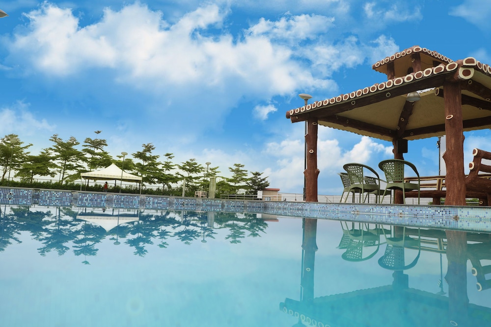 Sunny's World - carbon neutral hotel in Pune