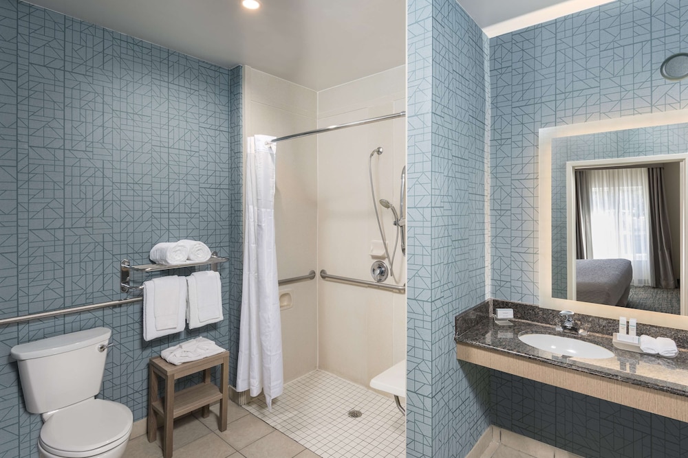 Homewood Suites Miami Airport Blue Lagoon - photo 33