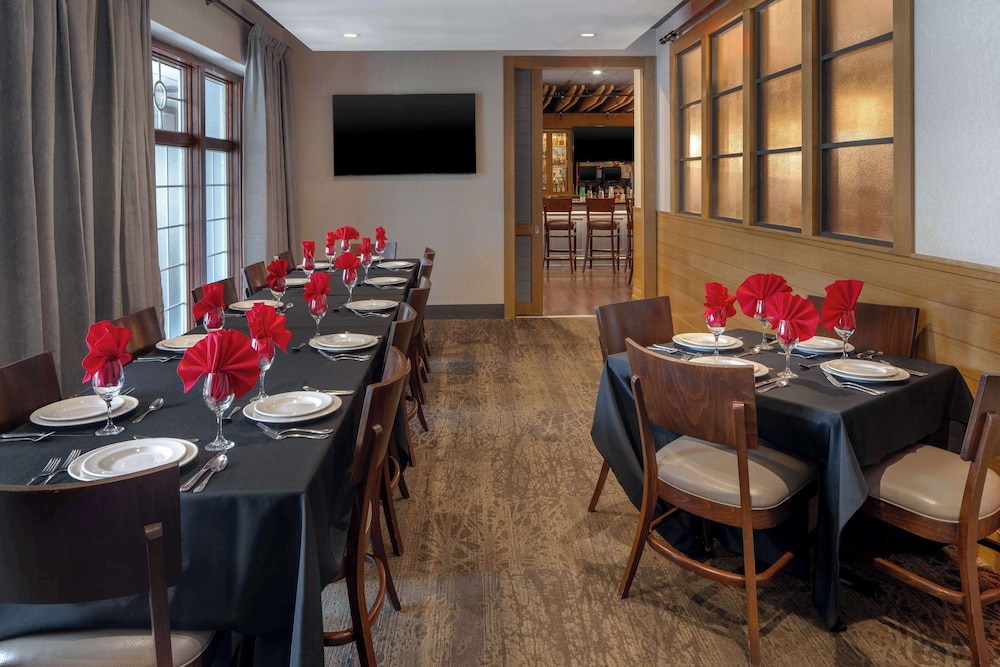 DoubleTree Suites by Hilton Hotel Mt. Laurel - photo 38
