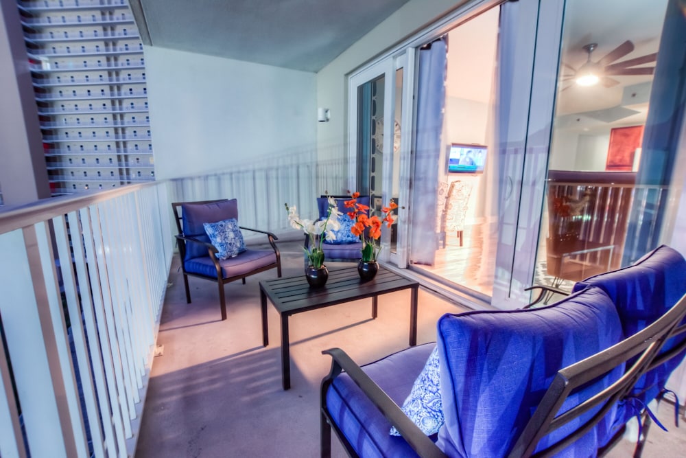 Laketown Wharf Resort by Aneliya's Rentals - photo 678