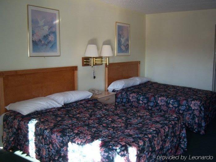 Clearwater Inn - photo 10