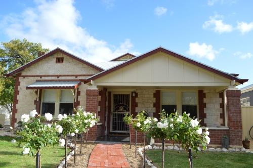 Two Cow Cottage Bed & Breakfast — Keith — photo 3