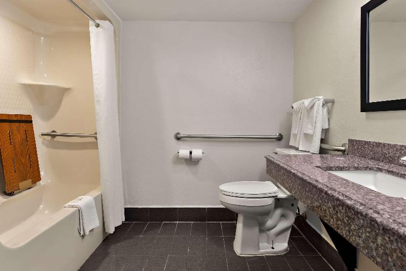 Quality Inn Memphis Northeast Near I 40 - photo 24