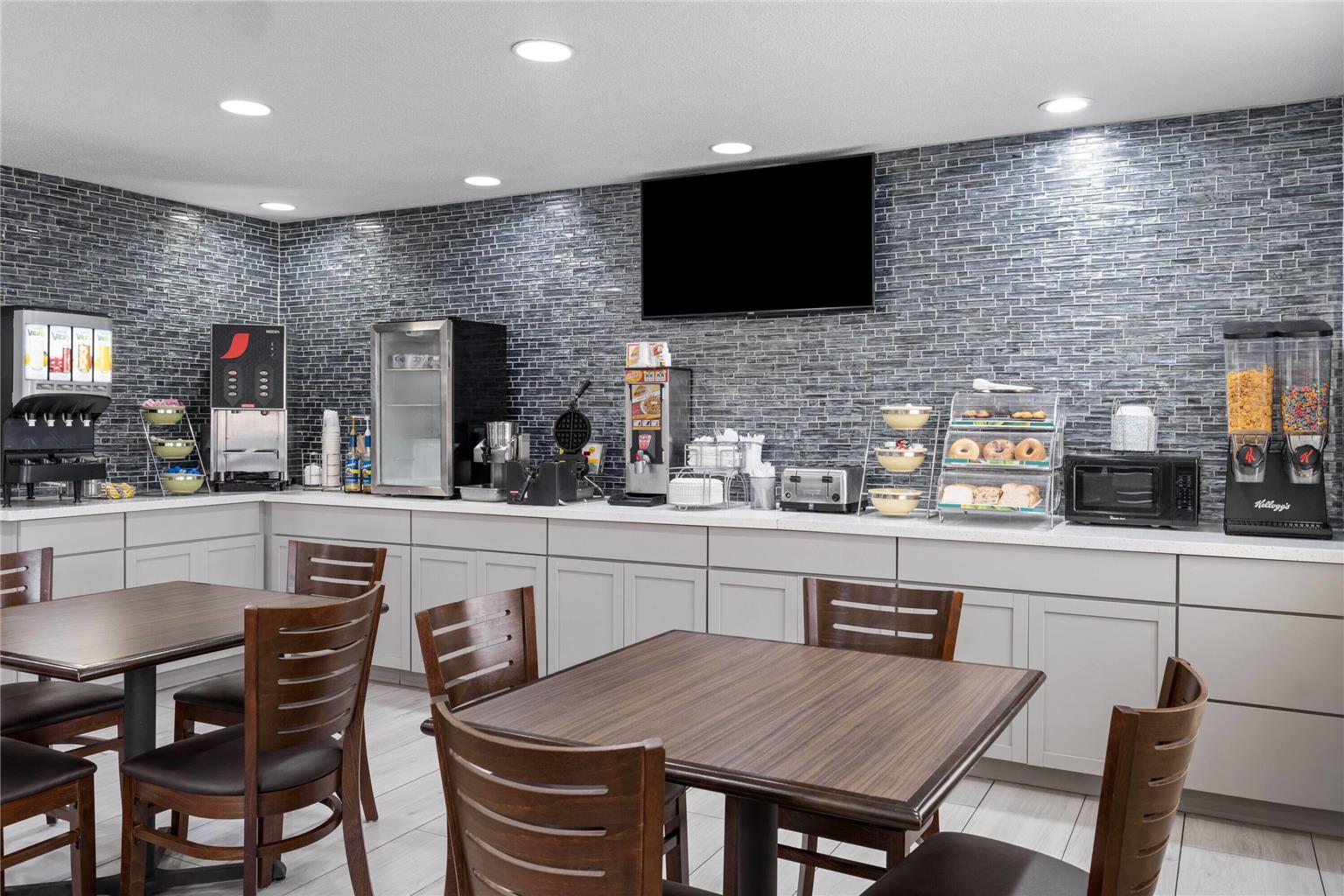 Travelodge by Wyndham Fargo West Acres - photo 25
