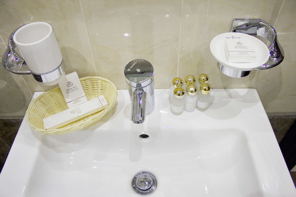 Bathroom sink