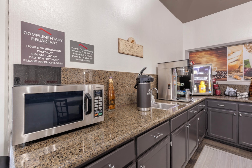Americas Best Value Inn And Suites Clinton Jackson - photo 30