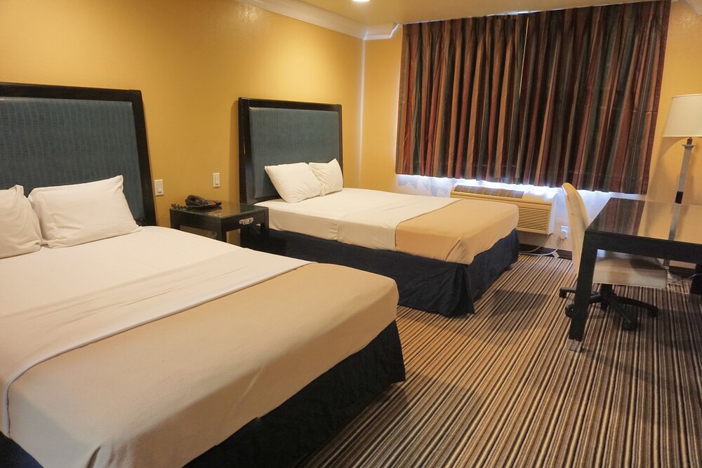 Hollywood Inn Express South - photo 18