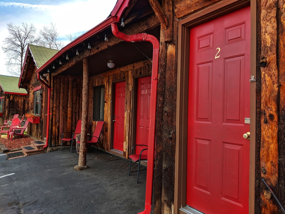 Foot of the Mountain Motel - photo 52