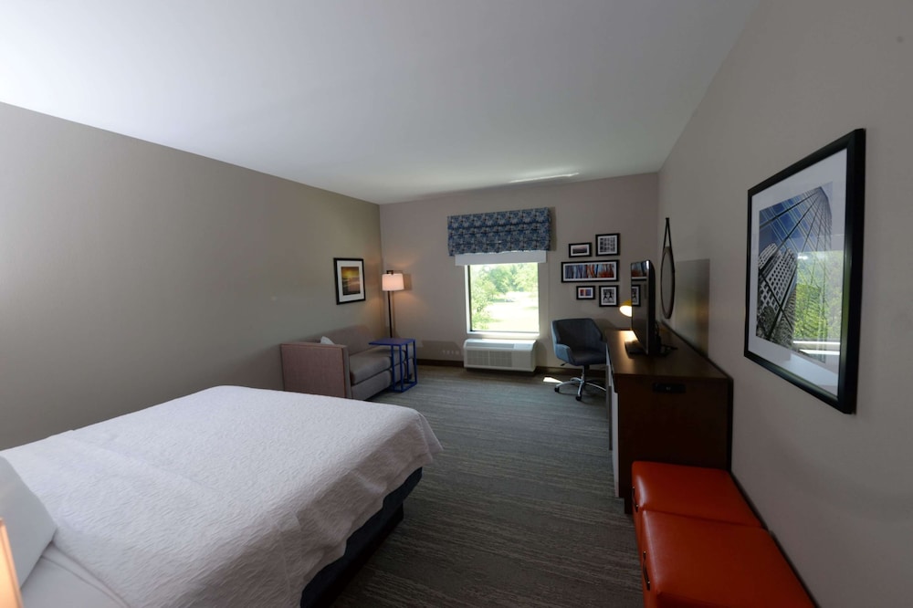 Hampton Inn & Suites Lenoir - photo 26