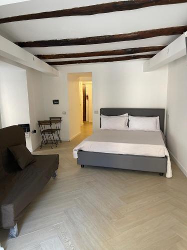 Casa Nina Egiziaca Apartment Luxury — 4-Star Luxury Hotel in Naples, Italy
