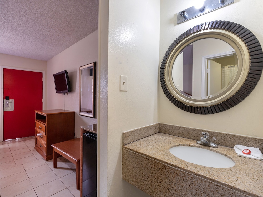 OYO Hotel San Antonio Lackland near Seaworld - photo 23