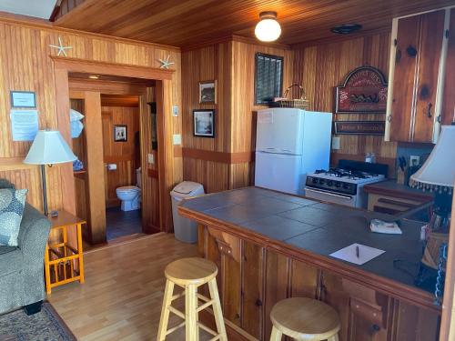 Whistling Winds Motel - photo 14