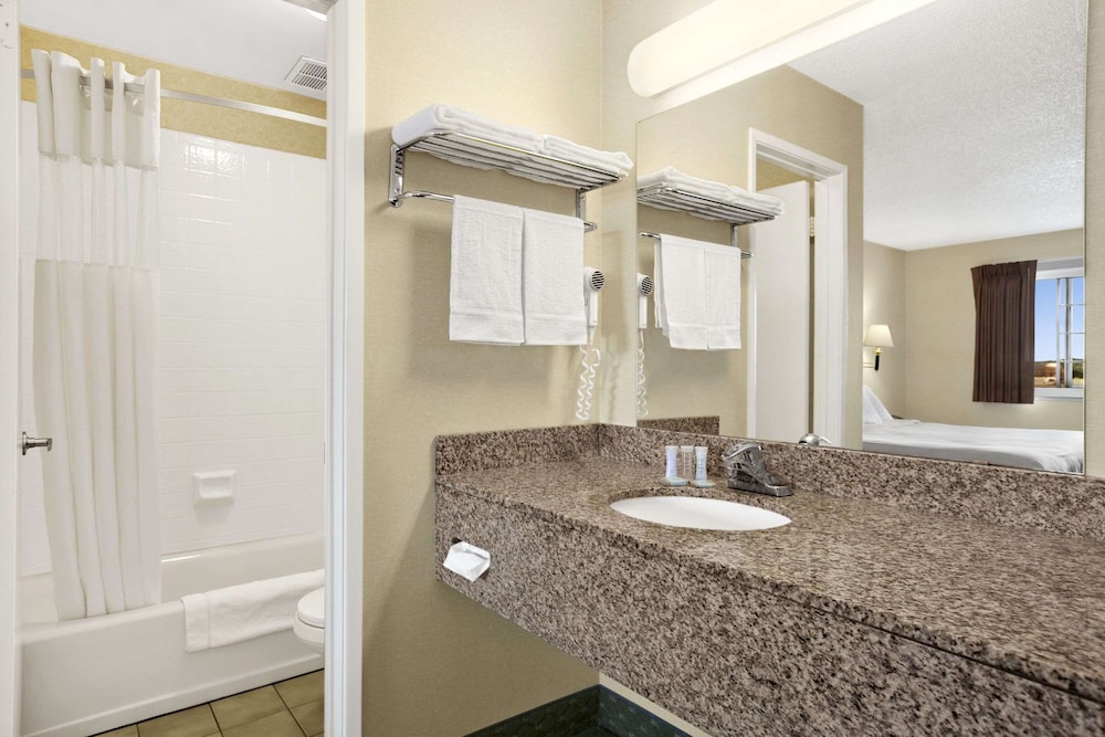 Travelodge by Wyndham San Francisco Bay - photo 8