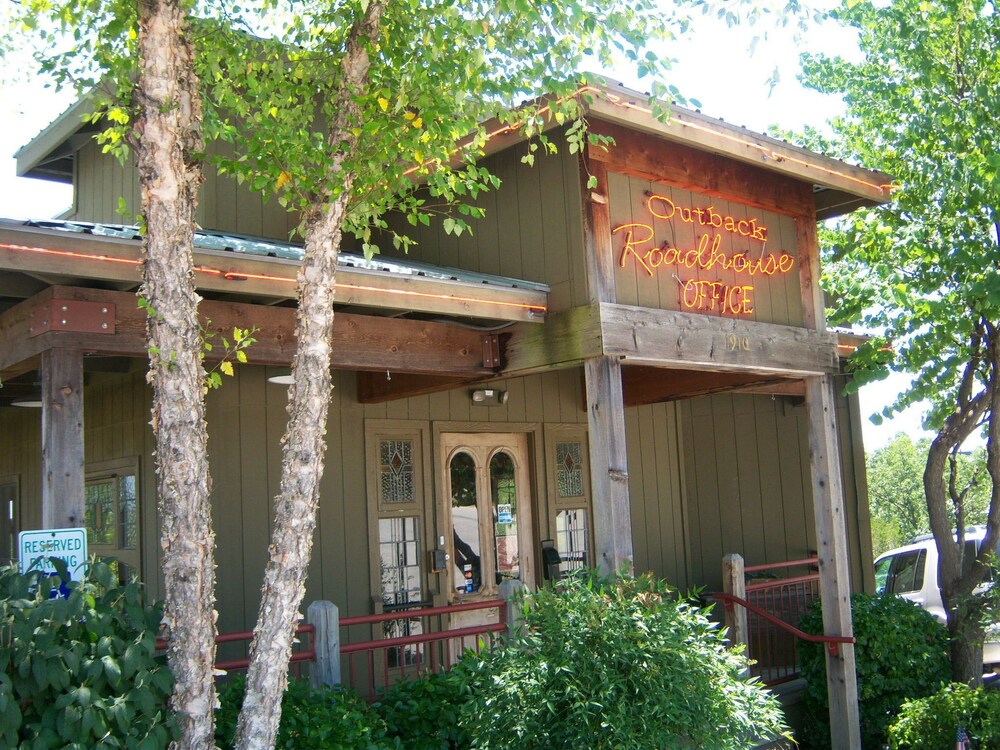 Outback Roadhouse Motel and Suites - photo 23