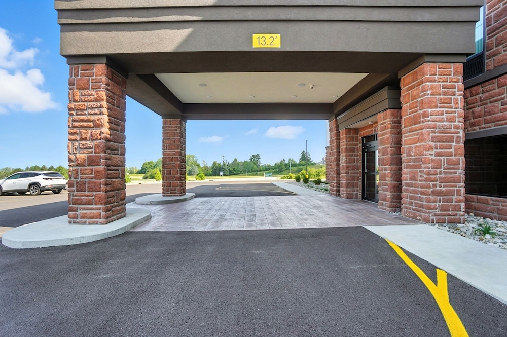 Cobblestone Hotel & Suites Bellefontaine - photo 101
