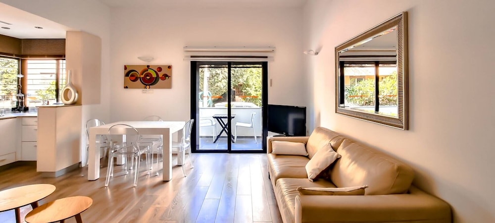 BnBIsrael apartments Rupin Nacre — 4-Star Luxury Hotel in Tel Aviv, Israel