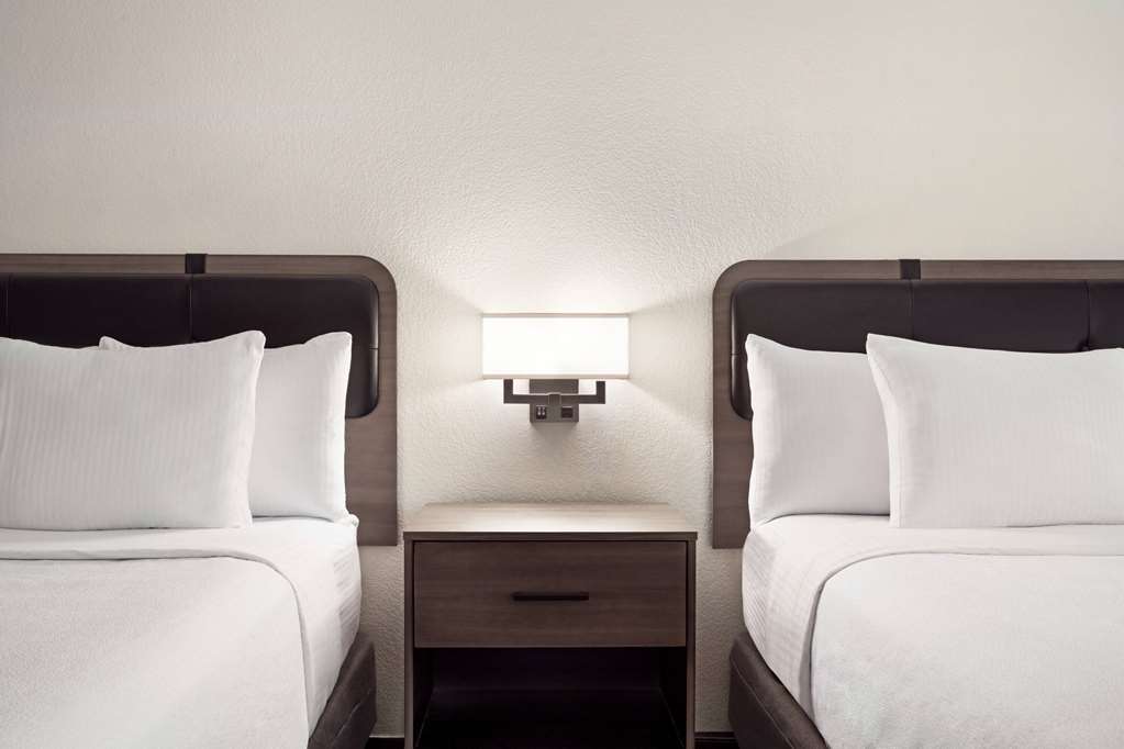 La Quinta Inn & Suites by Wyndham Hesperia Victorville - photo 53