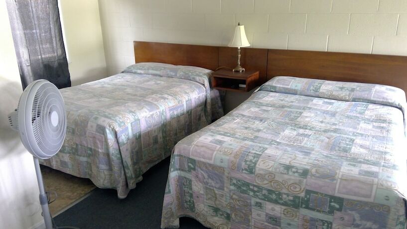 Village Green Motel - photo 12