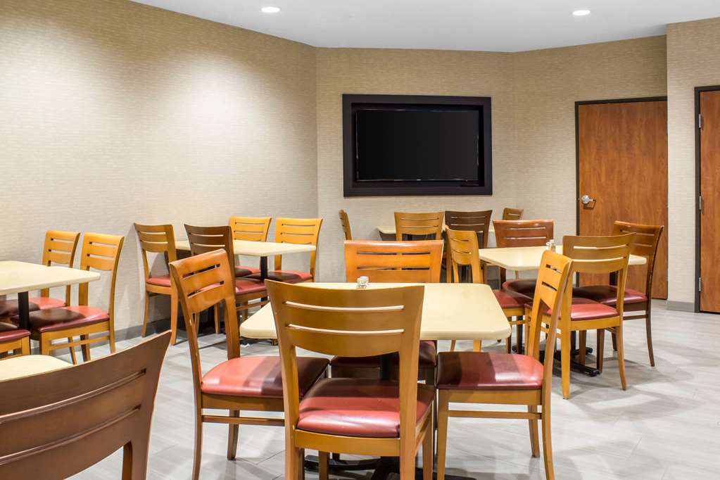 Econo Lodge Ankeny Des Moines - photo 22