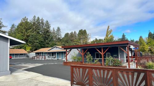 Pine Cone Motel - photo 18