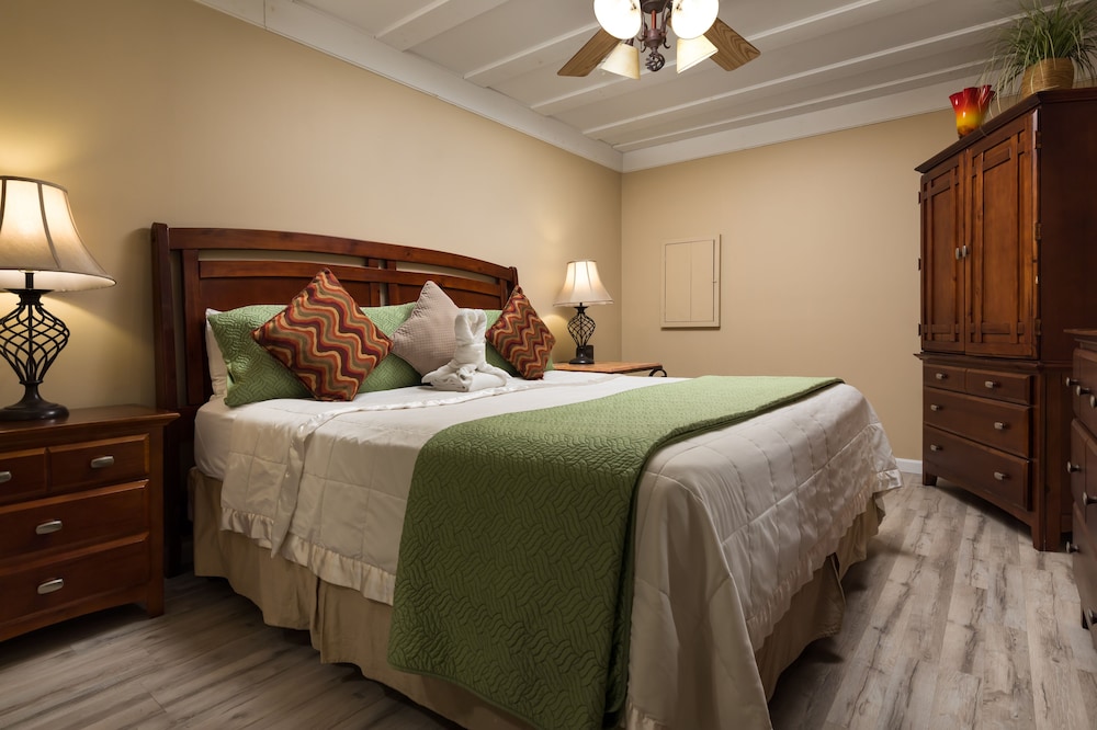 Old Harbor Inn - photo 13