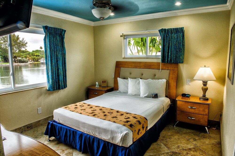Bay Palms Waterfront Resort Hotel and Marina - photo 10