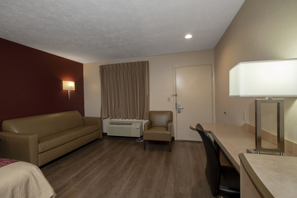 Red Roof Inn Indianapolis Greenwood - photo 4