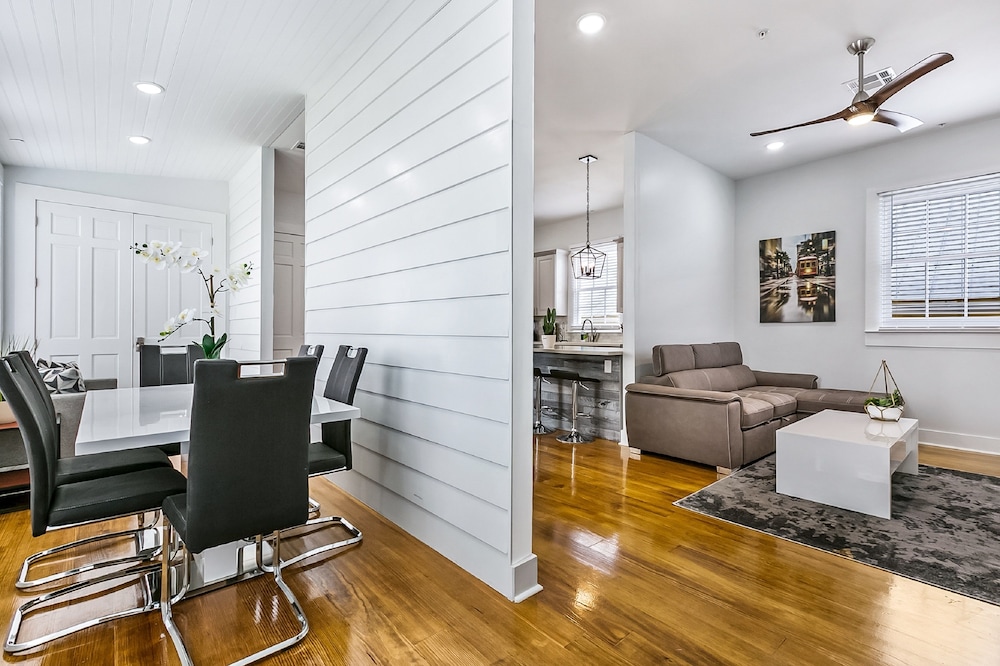 Newly Renovated 4BD Penthouse - photo 9