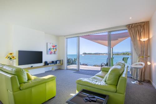 Mapua Wharfside Apartments — 4-Star Luxury Hotel in Mapua, New Zealand