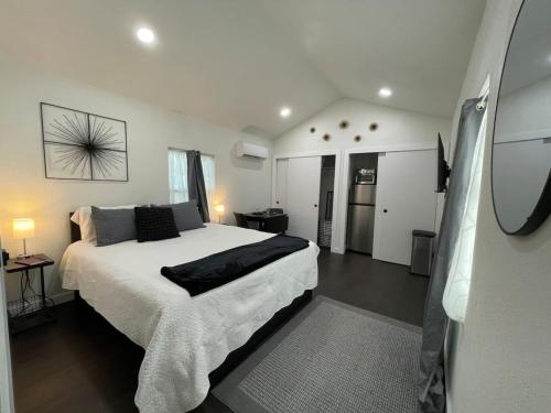 Chic lux Grand Central suite — 4-Star Luxury Hotel in St. Petersburg, United States