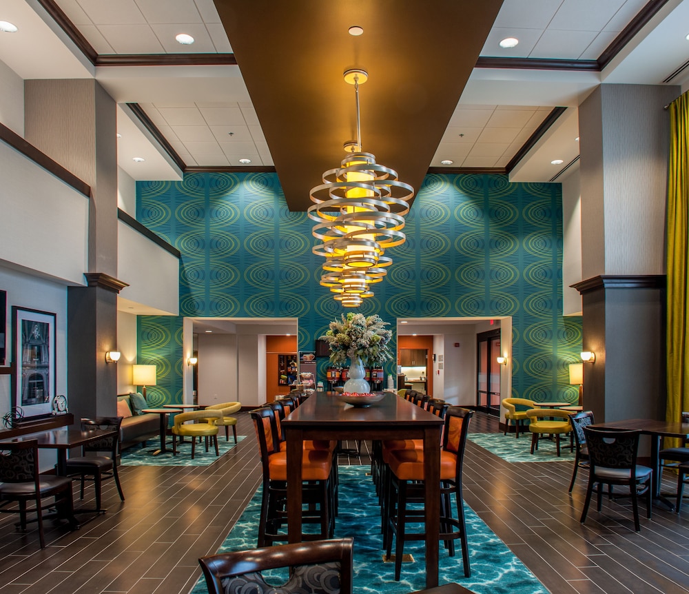 Hampton Inn & Suites Mishawaka South Bend at Heritage Square - photo 8
