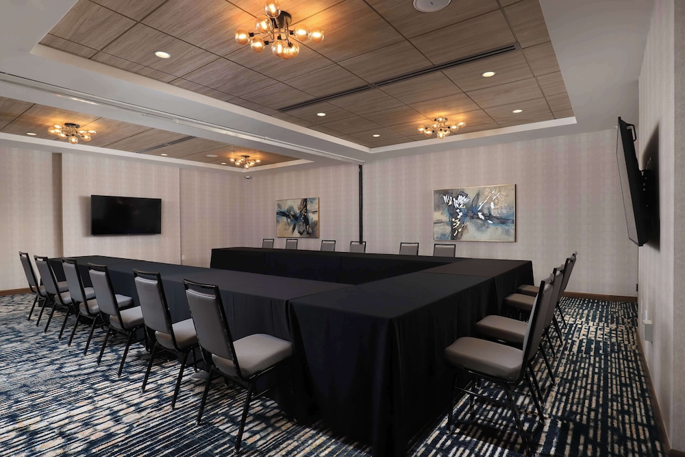 DoubleTree by Hilton Battle Creek - photo 42