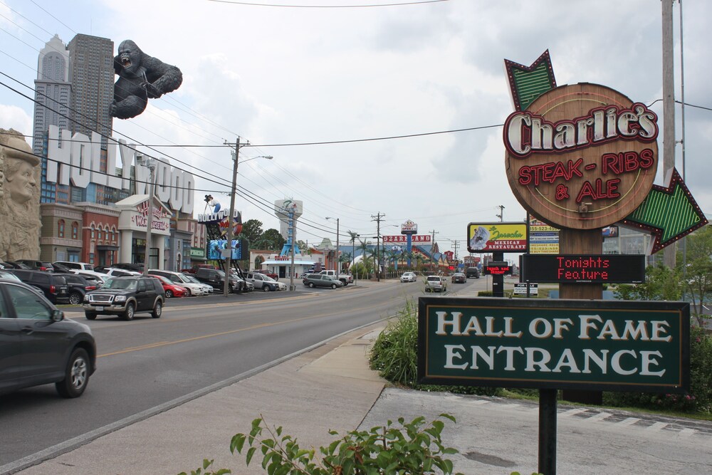 Hall of Fame Motel - photo 20