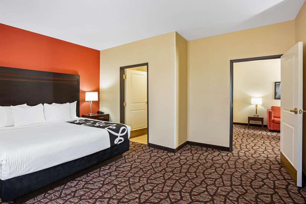 La Quinta Inn & Suites by Wyndham Pecos - photo 32