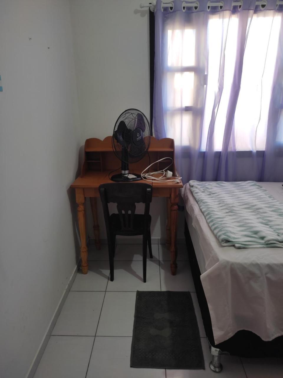 Um Quarto Em Casa Agradavel