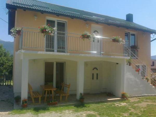 Rooms Ana — hotel in Korenica