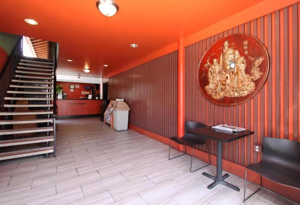 Royal Pagoda Motel - photo 2
