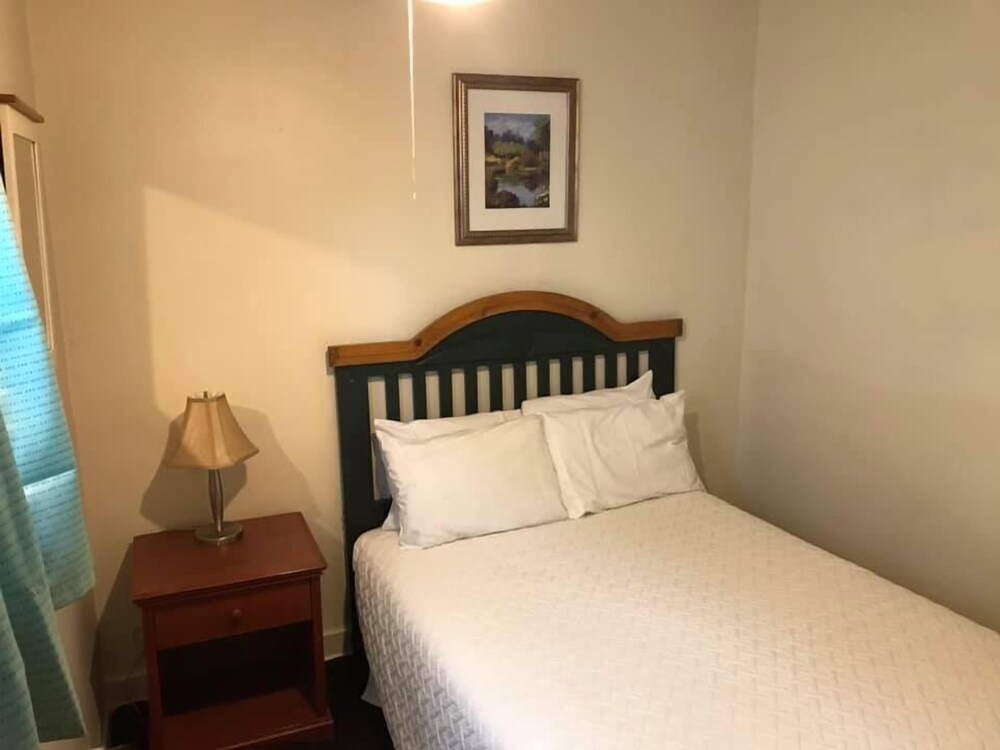 The Manor Motel - photo 26