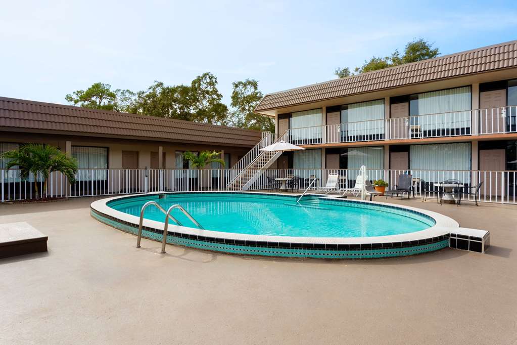 Days Inn by Wyndham St. Petersburg Central - photo 11
