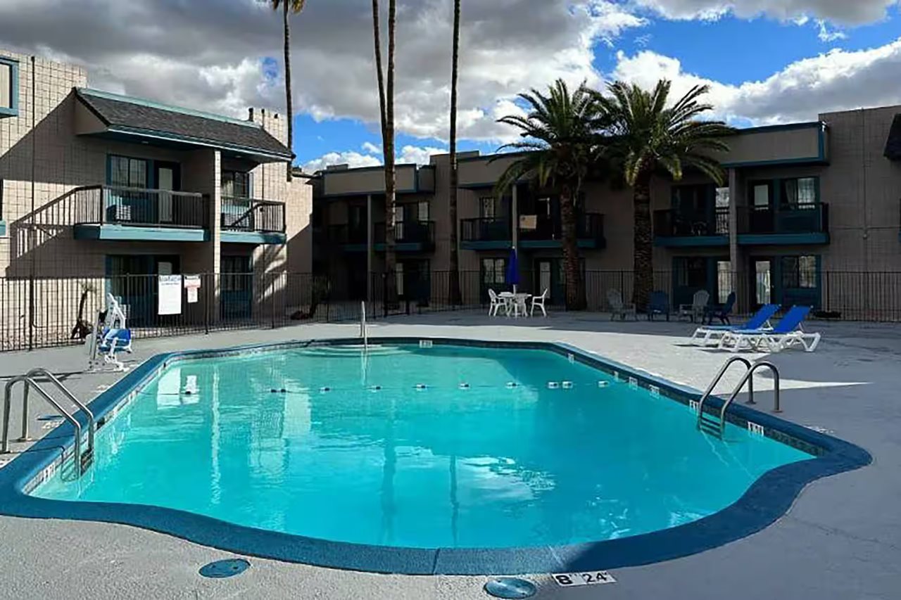 Super 8 by Wyndham Mesa Downtown Near Convention Center - photo 3