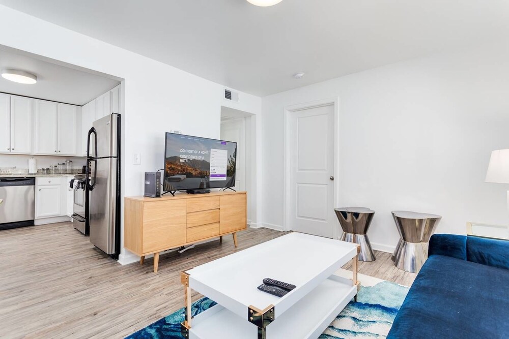 8 BRs Comprised of 4 2BR Suites by Domio - photo 35